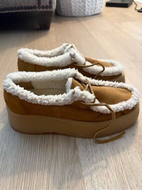 Clarks x Zara Chunky Fur Lined Wallabee Shoes
